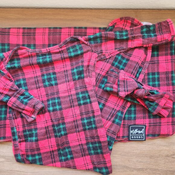 Milkmaid Goods Other - Christmas Newborn Bundle: Swaddle, Knotted Gown, and Hair Bow, NB, unisex